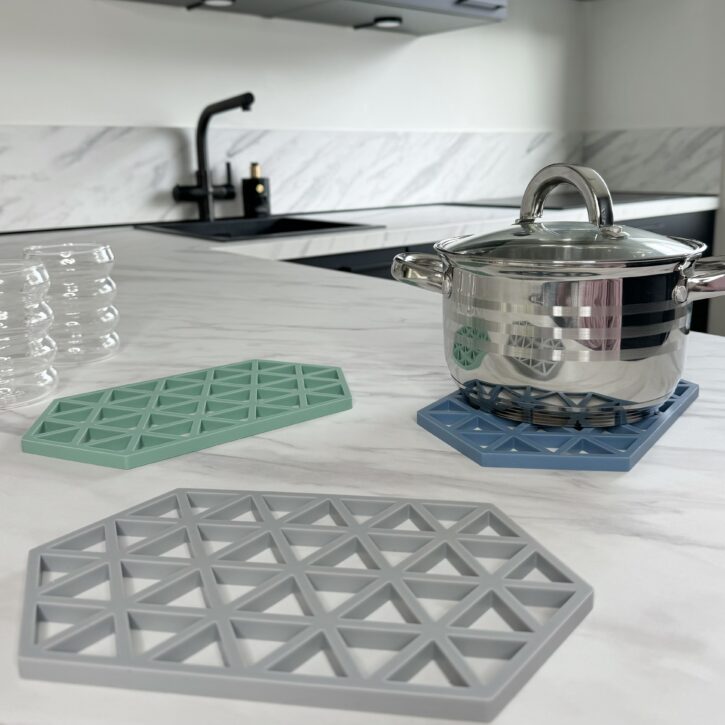 Krumble Pannenonderzetter – Hexagon lang – 14 x 24 cm – Grijs