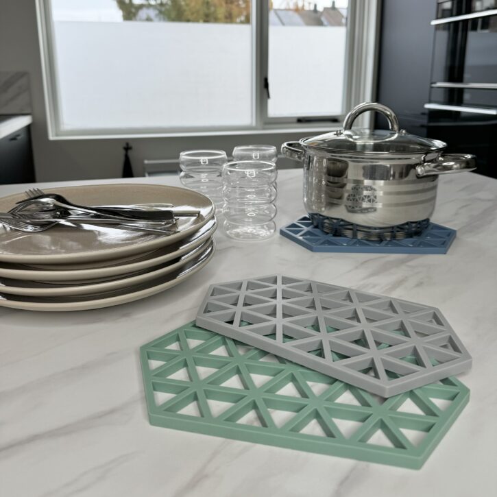 Krumble Pannenonderzetter – Hexagon lang – 14 x 24 cm – Grijs