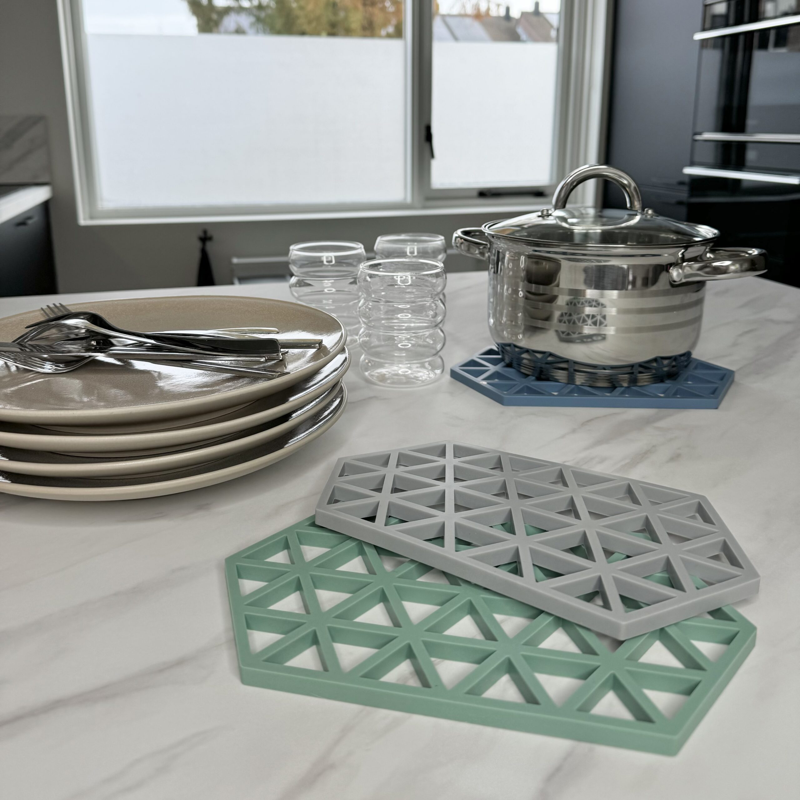 Krumble Pannenonderzetter – Hexagon lang – 14 x 24 cm – Grijs