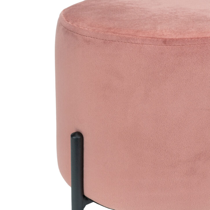roze poef met zwart metaal