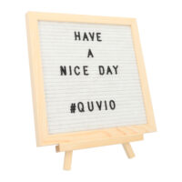 Letterbord van hout met letters
