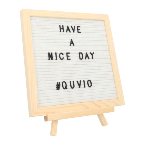 Letterbord van hout met letters