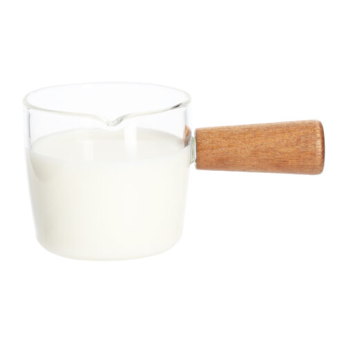 Melkkan glas met handvat van hout