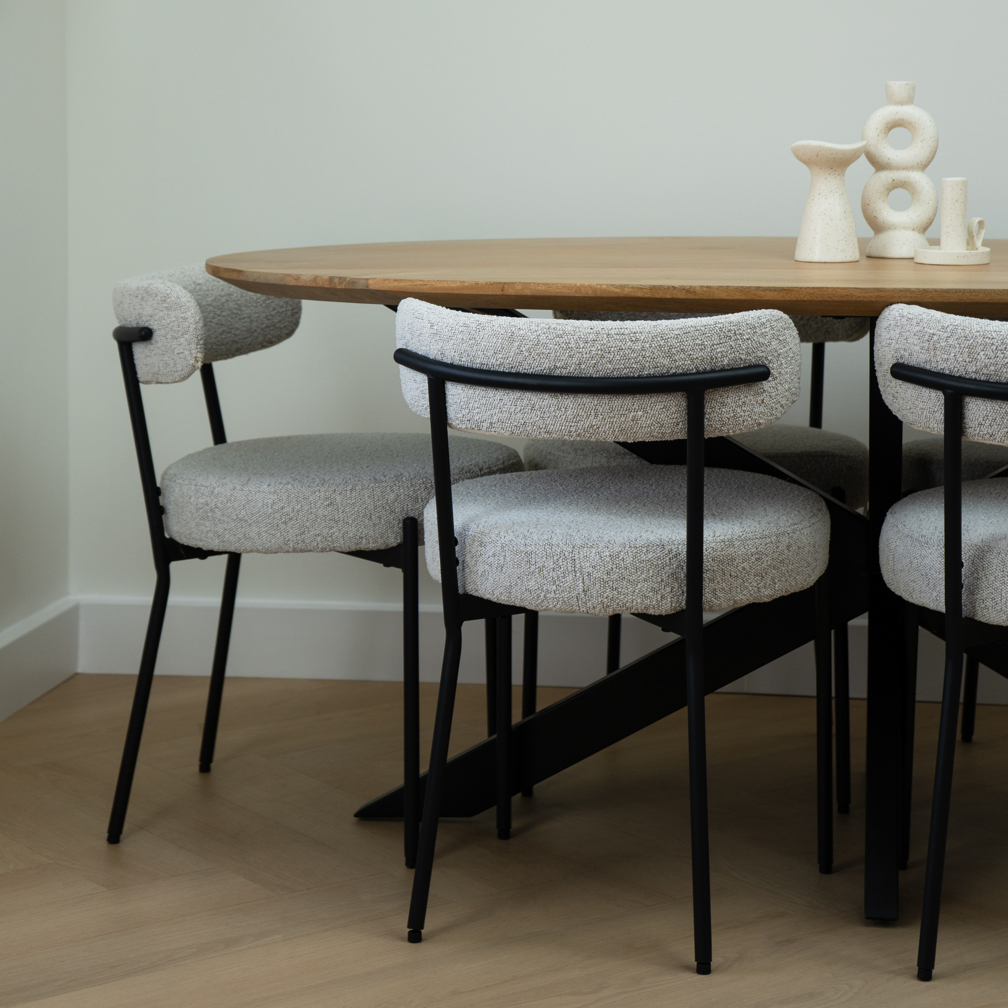 QUVIO Eettafel Sofia– Ovaal – 220×100 cm – Stalen kruispoot – FSC®-gecertificeerd mangohout – Naturel