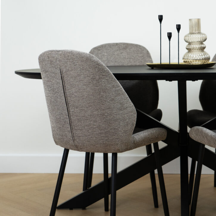 QUVIO Eettafel Sofia– Ovaal – 180×90 cm – Stalen kruispoot – FSC®-gecertificeerd mangohout –  Zwart