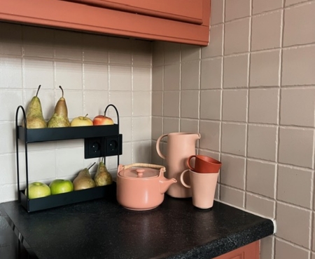 kruidenrek, fruitschaal, koffie kopjes, keuken