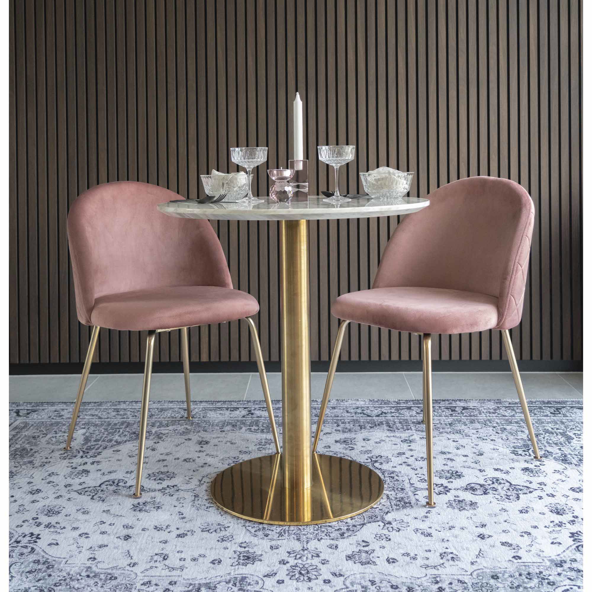 QUVIO Eetkamerstoel Geneva – Roze Fluweel – Messing Look Poten – Set van 2