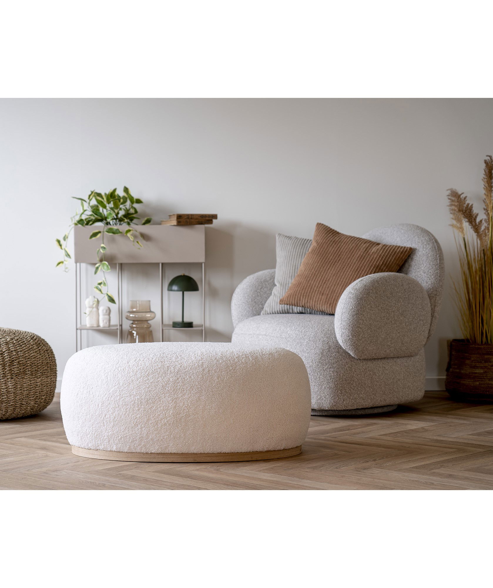 QUVIO Poef New York – Stijlvol en Comfortabel – Witte Bouclé Stof – 54,5×88,5×36 cm