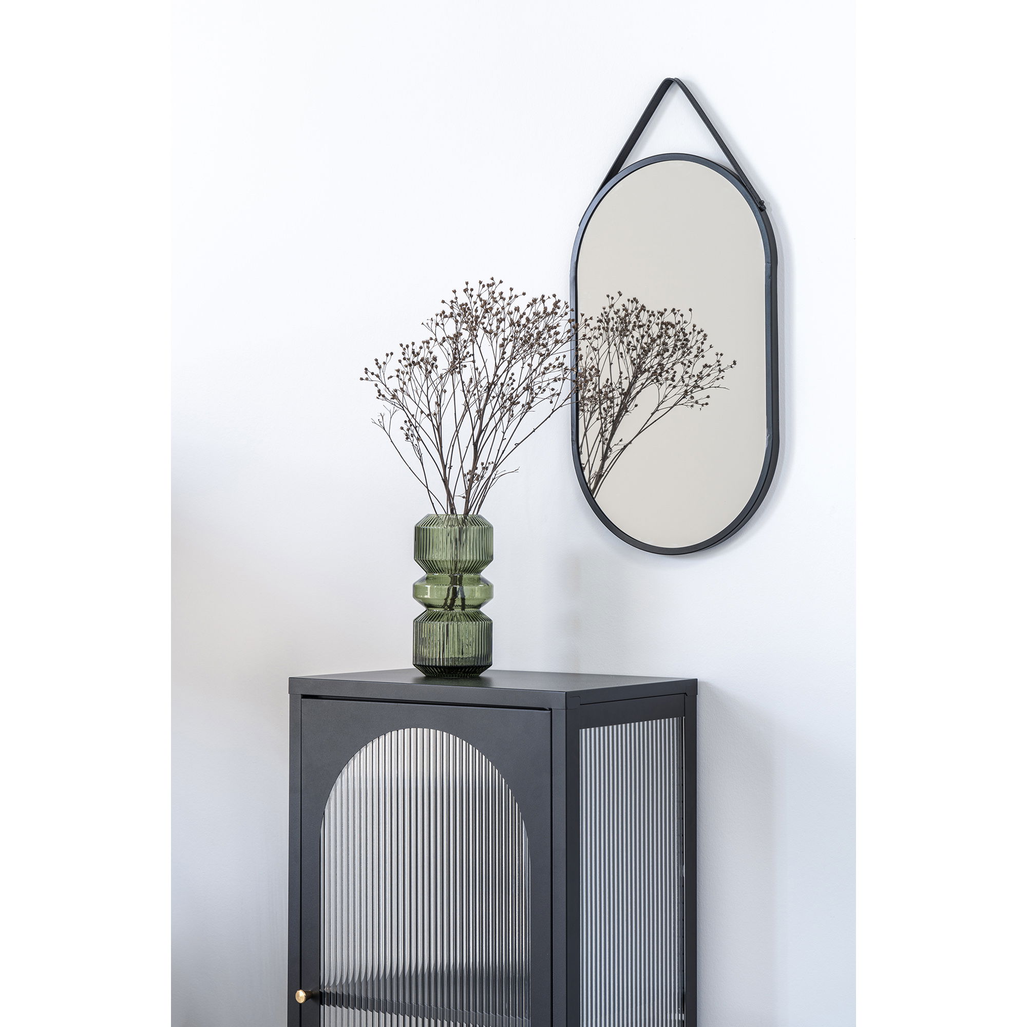QUVIO Wandkast Adelaide – Zwart Staal en Glas – 50x35x110 cm