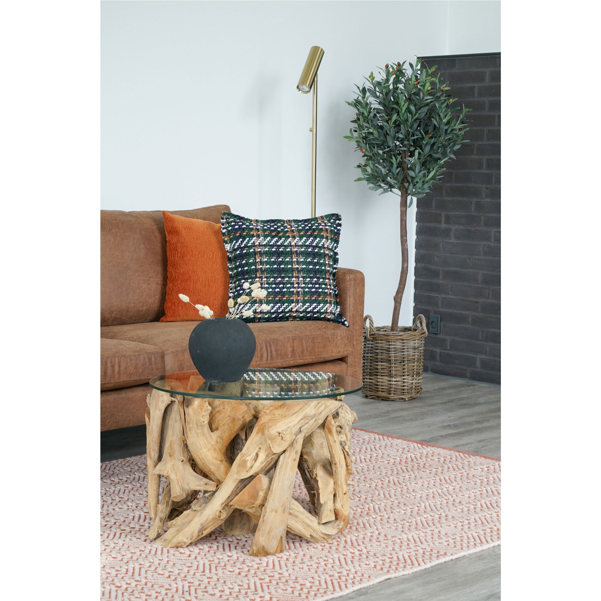 QUVIO Vloerlamp – Stijlvol en Functioneel – Messing Afwerking