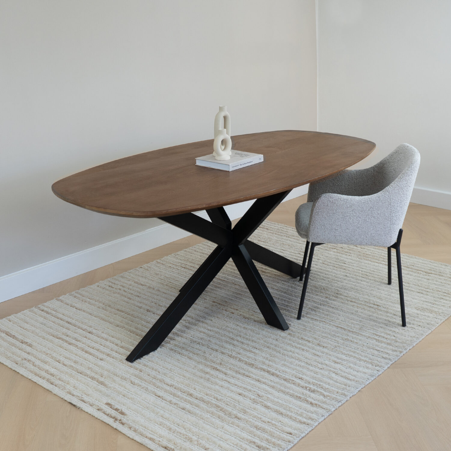 Eettafel, tafel, Eettafel 180x90 cm, Bruine eettafel, eettafel bruin, Deens ovale eettafel, Eettafel deens ovaal, Mangohouten eettafel, eettafel mangohout, Houten eettafel, eettafel hout