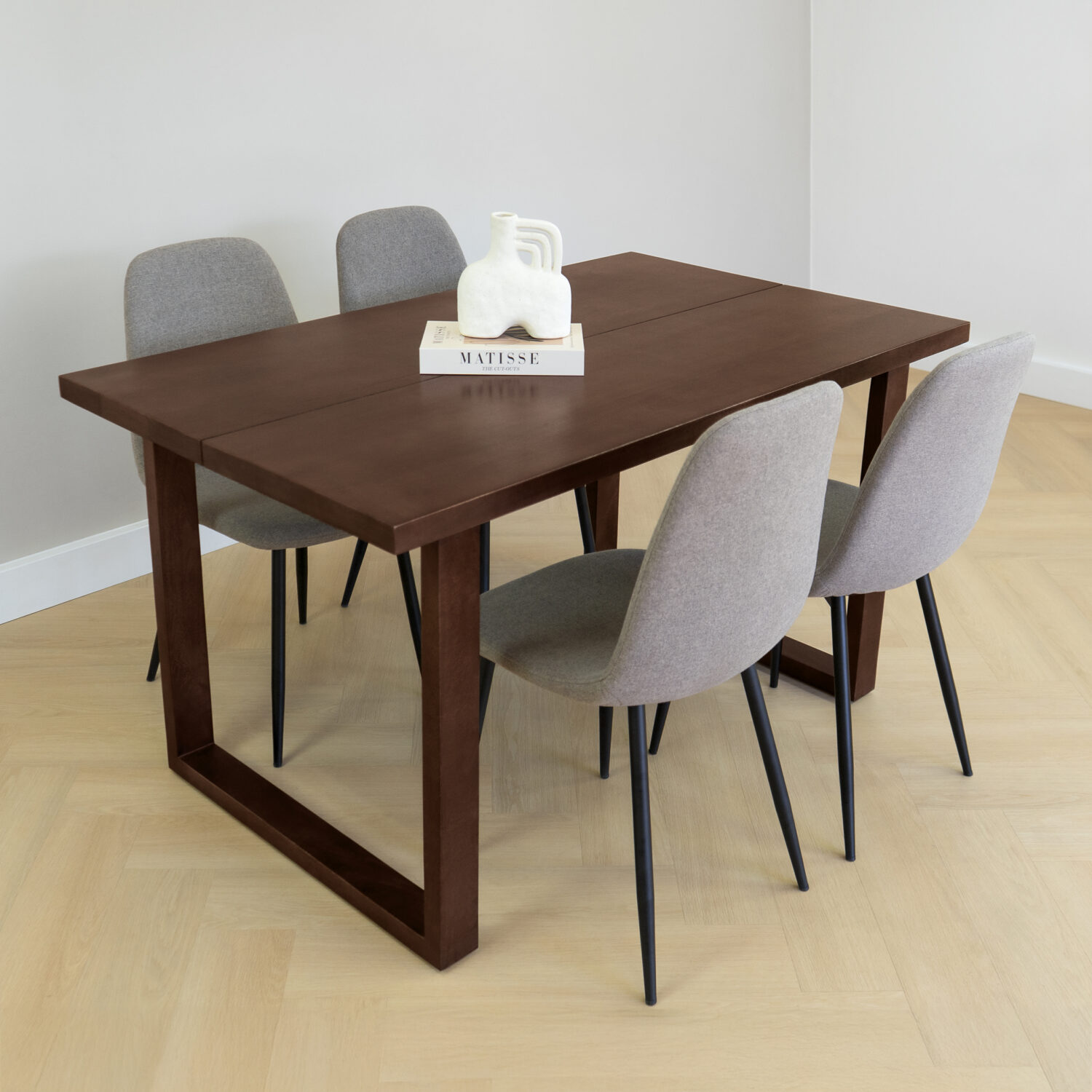 walnootkleurige mangohouten eettafel, tafel, rechthoekige eettafel, mangohout eettafel, eettafel, rechthoekige eettafel van mangohout, houten eettafel, bruine eettafel, sfeer