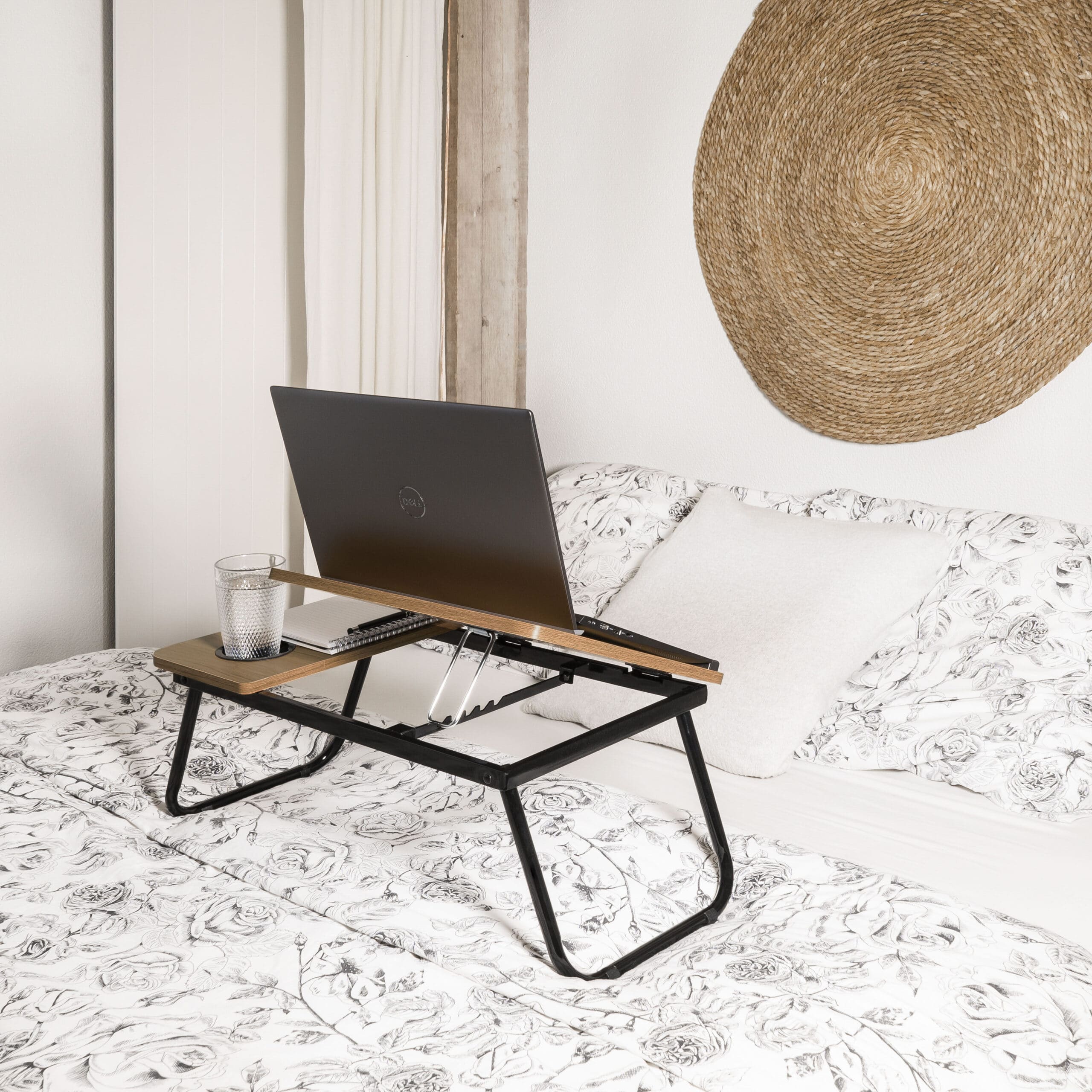 Bedtafel van hout en metaal voor ontbijt op bed