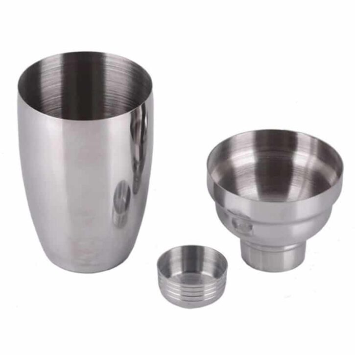 drie delige weergave van de cocktail shaker