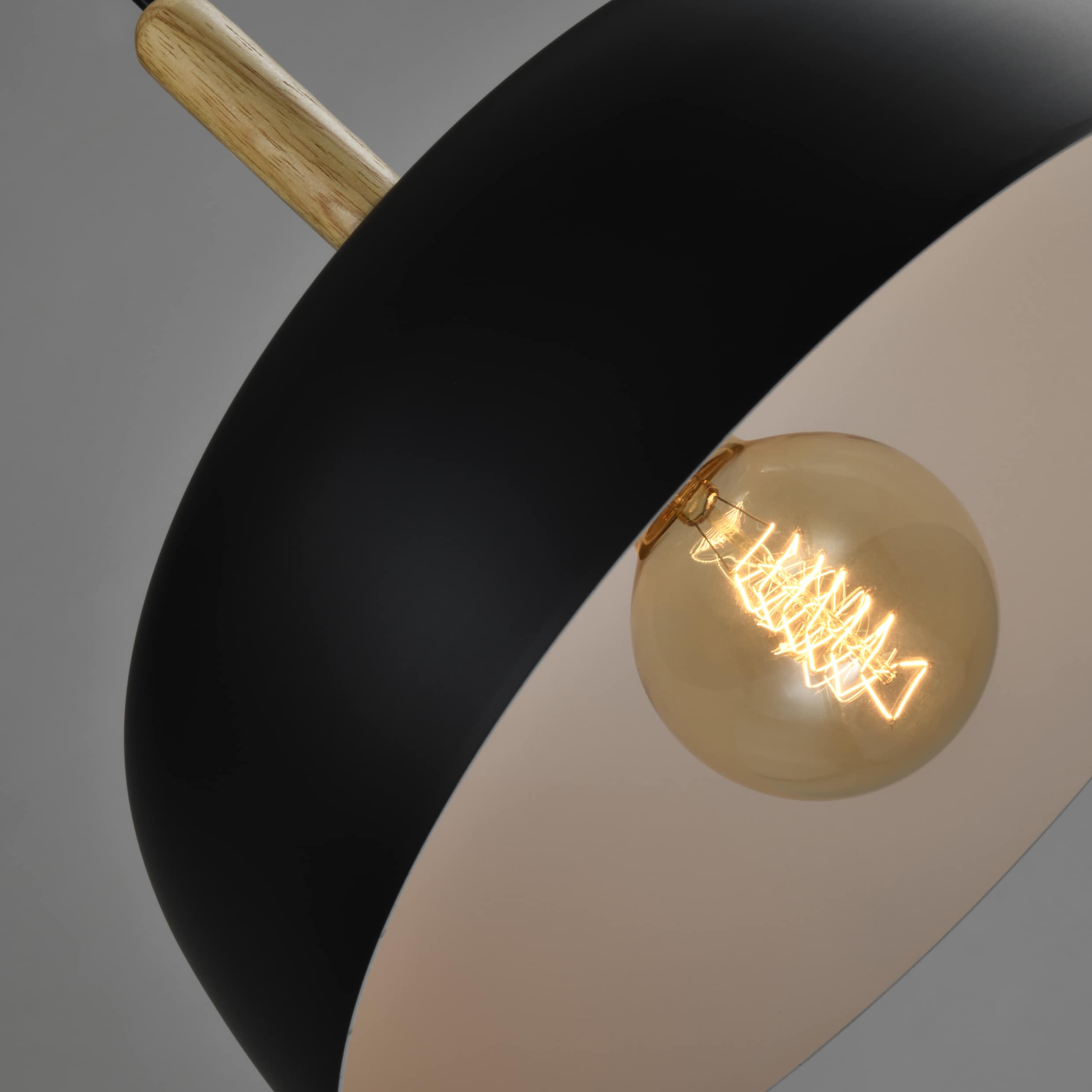 Verlichting met zwarte kap van 32 cm