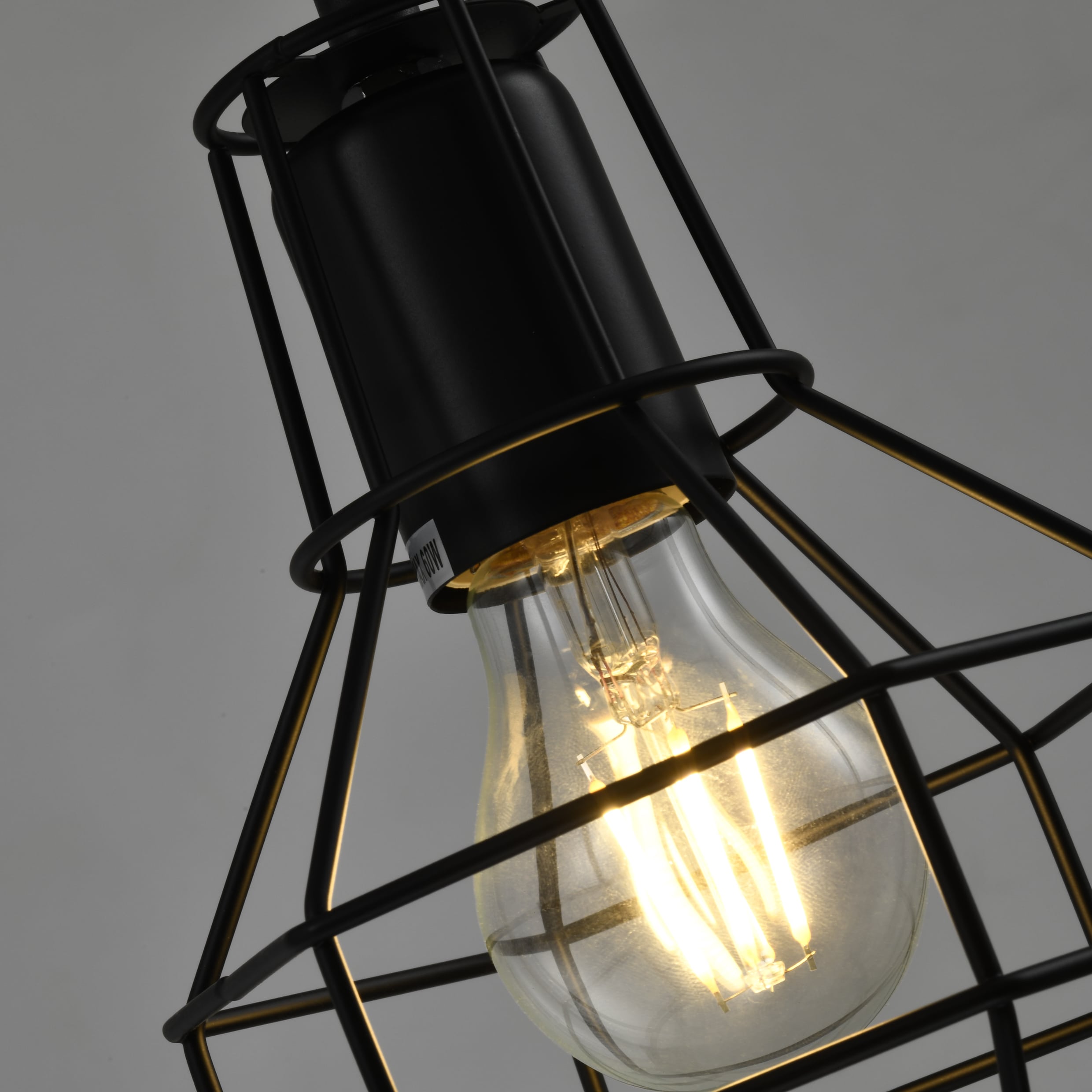 Industriële hanglamp met zwart draad