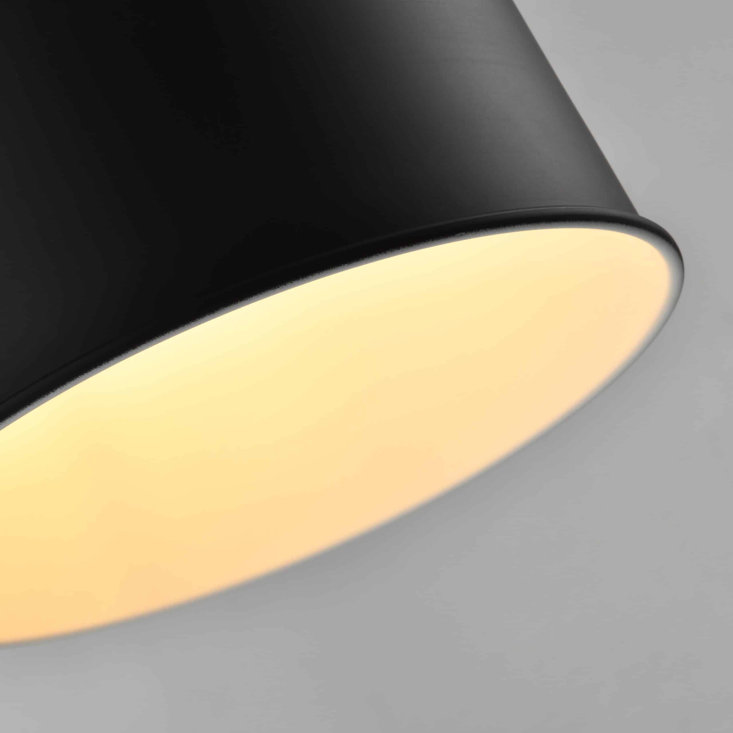 Ronde zwarte hanglamp met een diameter van 25 cm