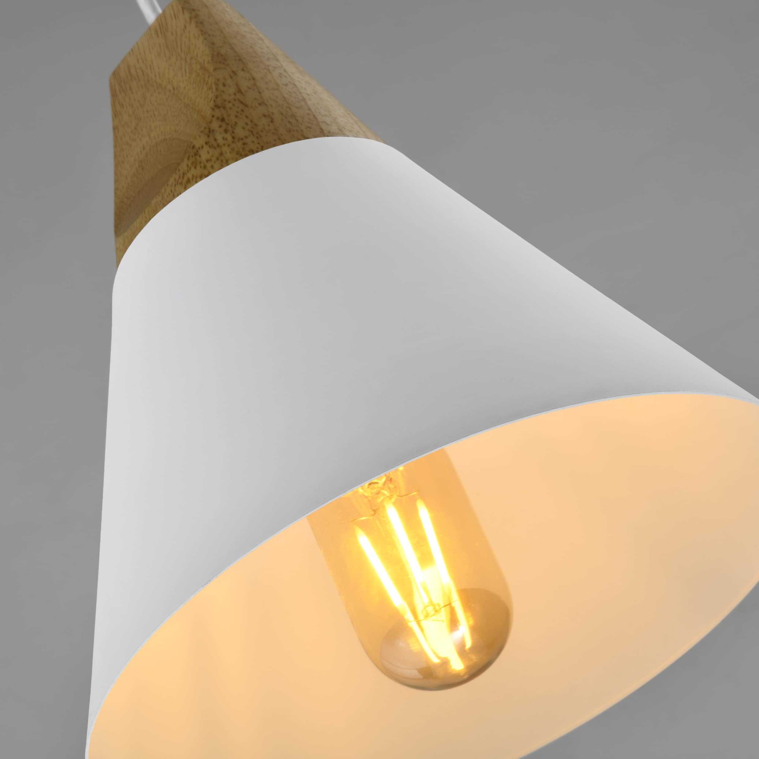 Wit en houten verlichting