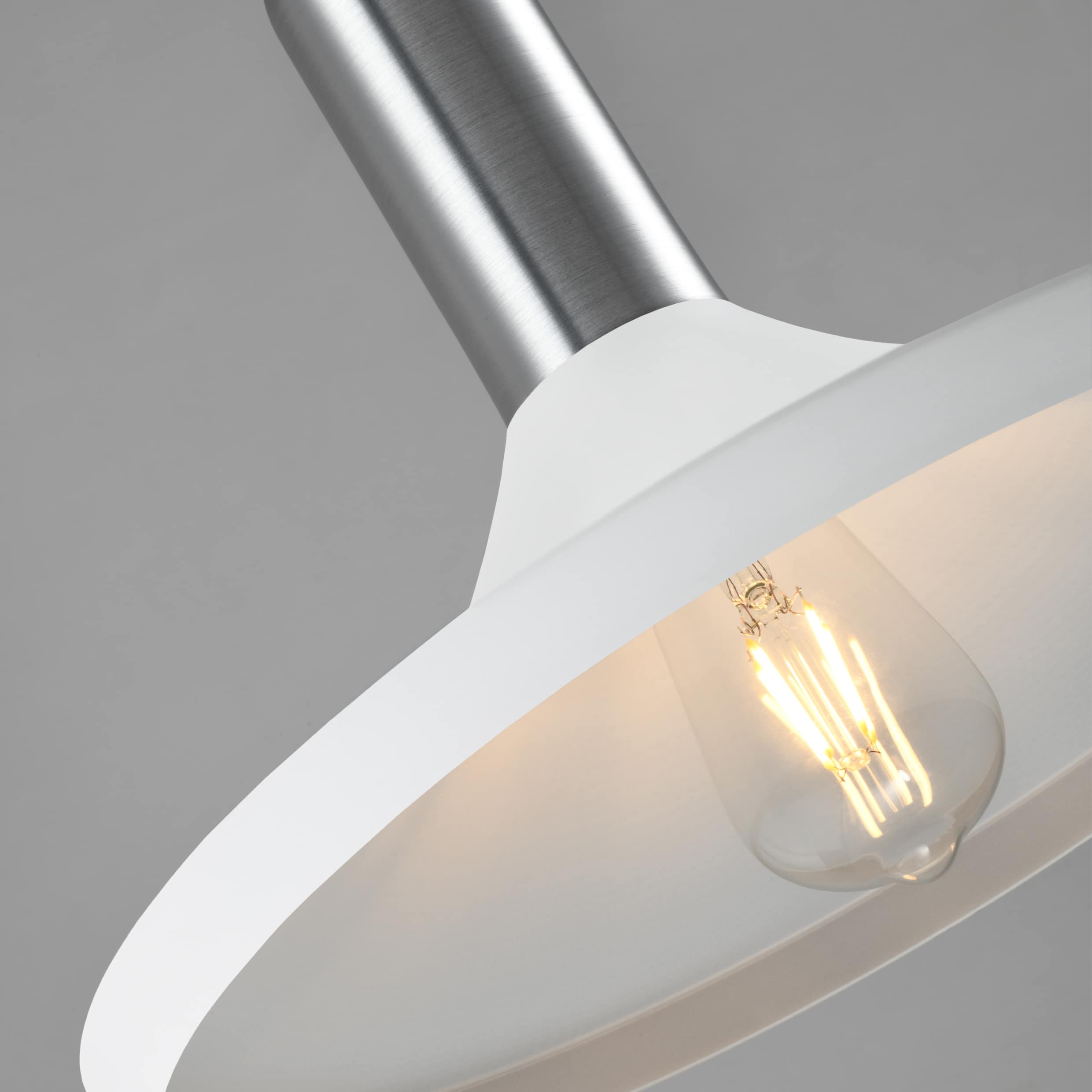 Wit met zilveren lampen