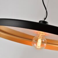 Zwarte kap met gouden binnenkant en enkele bulb