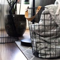 Draadstaal opbergmand met leren handvaten