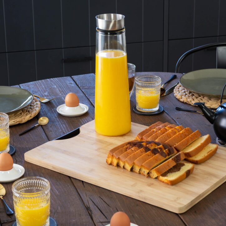 Krumble houten snijplank met metalen handvat