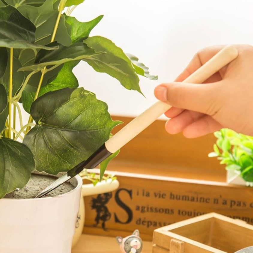 Kinderen gereedschap voor in de tuin